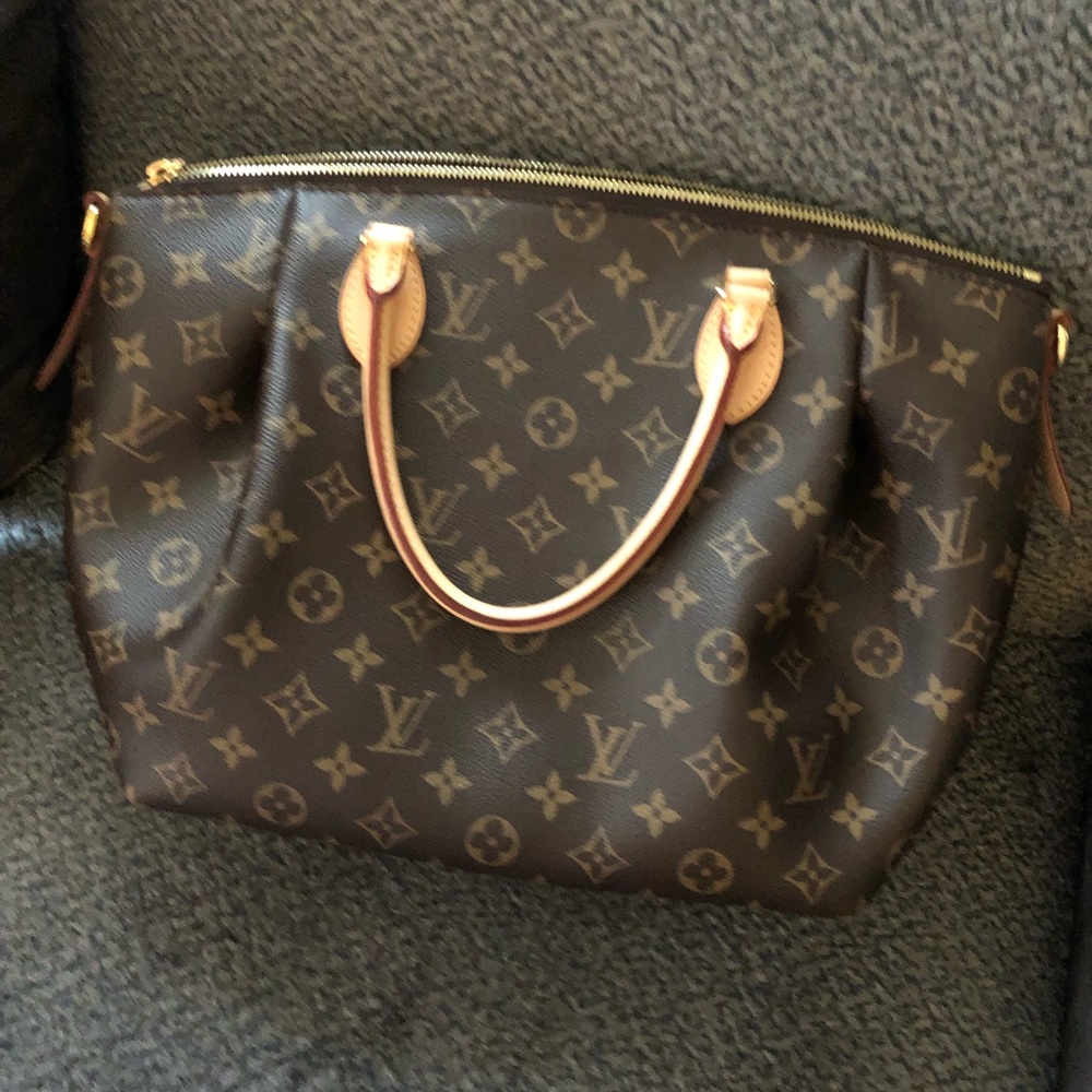 Authentic LOUIS Vuitton TURENNE MM ♥️NO TRADES♥️ - Picture 3 of 7